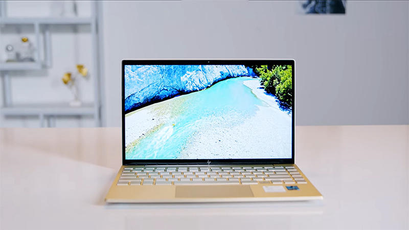 Hiệu năng mạnh mẽ với CPU Intel Core i7 c&ugrave;ng RAM 8 GB